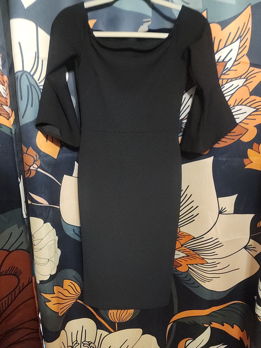 Elegant Black Bell-Sleeve Sheath Dress